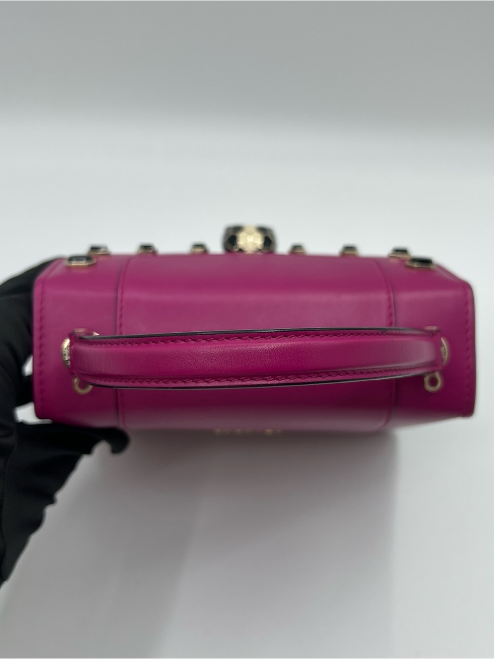 Bvlgari Serpenti Forever Top-handle Crossbody Medium in Magenta calfskin - Picture 3 of 16
